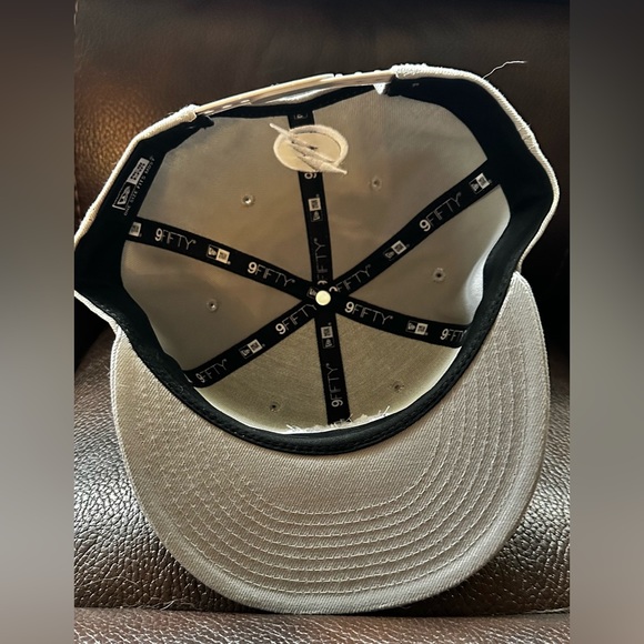 Tampa Bay Lightning Hat - Picture 2 of 4